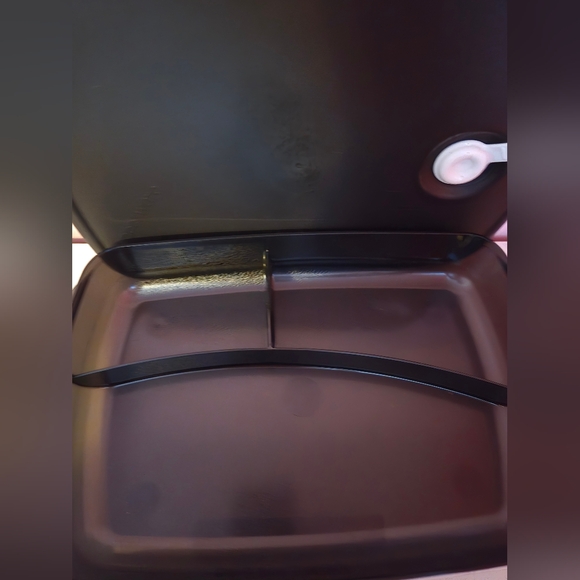 Tupperware Divided Rectangular Vent N Serve Container - Picture 2 of 6